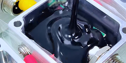 trường hợp công ty mới nhất về Dầu bao bọc silicon hiệu suất cao DOWSILTM 170 trong các mô-đun cung cấp điện truyền thông công nghiệp 5G